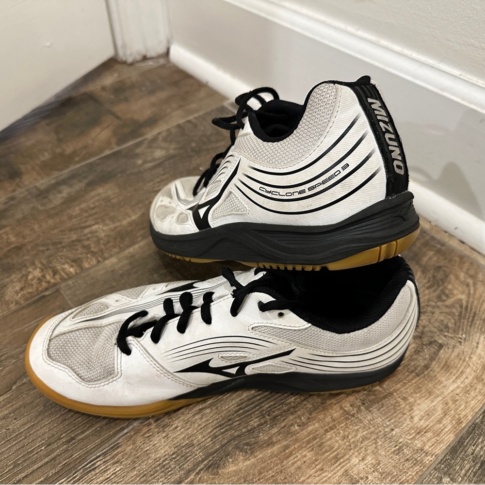 Mizuno Volleyball Shoes Women’s size 9.5